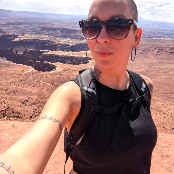 Meet your Posher, Cassandra - Picture 4 of 6